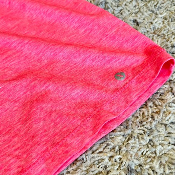 Xersion Train - Womens (M) Neon Pink V Neck Athletic Short Sleeve T-Shirt Top - Picture 3 of 3